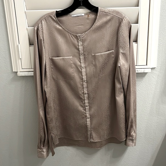 Gold T Tahari blouse ⭐️ - Picture 1 of 5